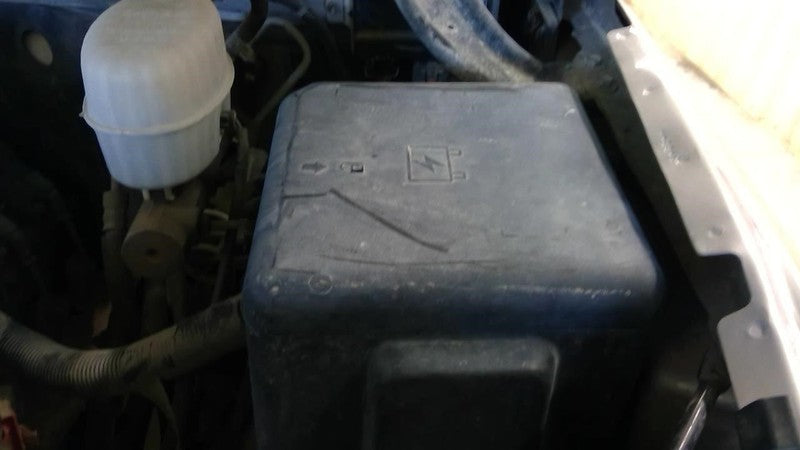 Fuse Box Engine Classic Style Fits 06-07 SIERRA 1500 PICKUP 1918989