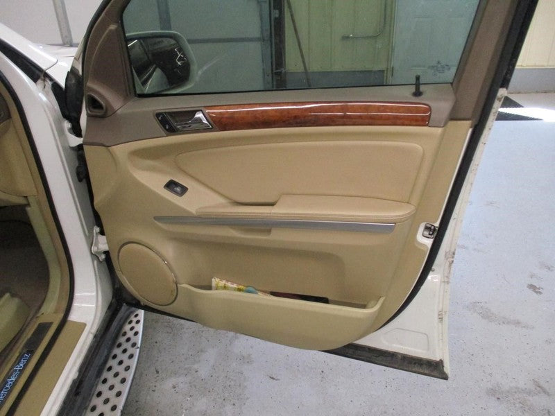 GL450 2009 Front Door Trim Panel 2033300