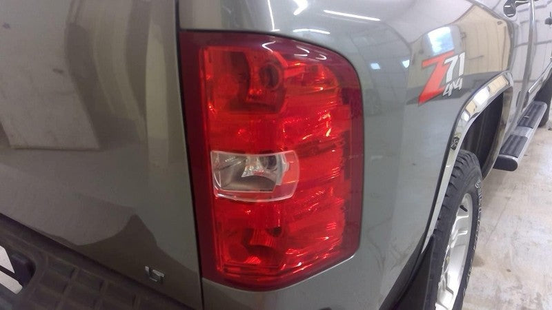 Passenger Tail Light Pickup With Box DRW Fits 07-14 SIERRA 3500 PICKUP