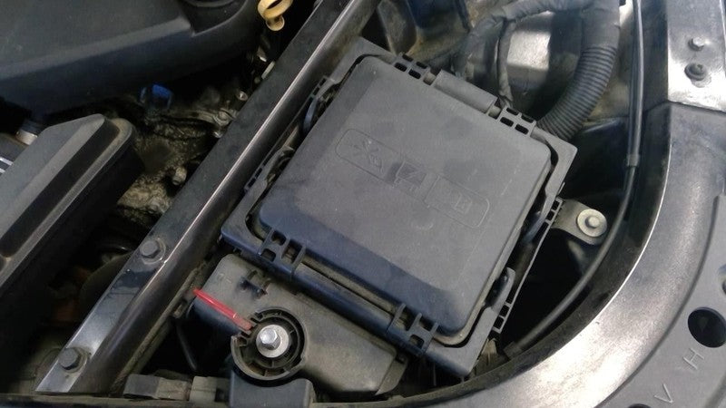 Fuse Box Engine Left Hand Core Support Without Hybrid Fits 16-18 CT6 1
