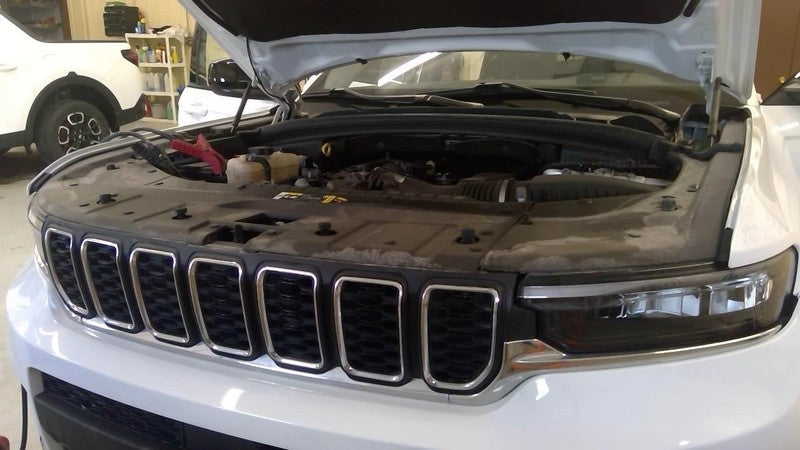 Grille Wl Body VIN J Or K 6th Digit Upper Fits 21 GRAND CHEROKEE 19454