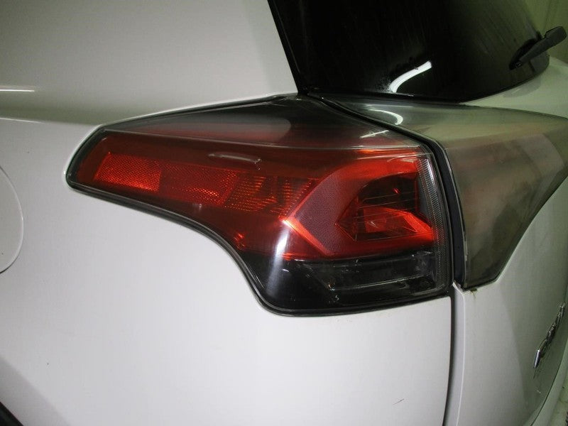 Passenger Tail Light Quarter Panel Mounted Without LED Fits 16-18 RAV4