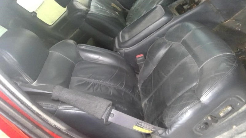 SILVRDO25 2001 Front Seat 2011957