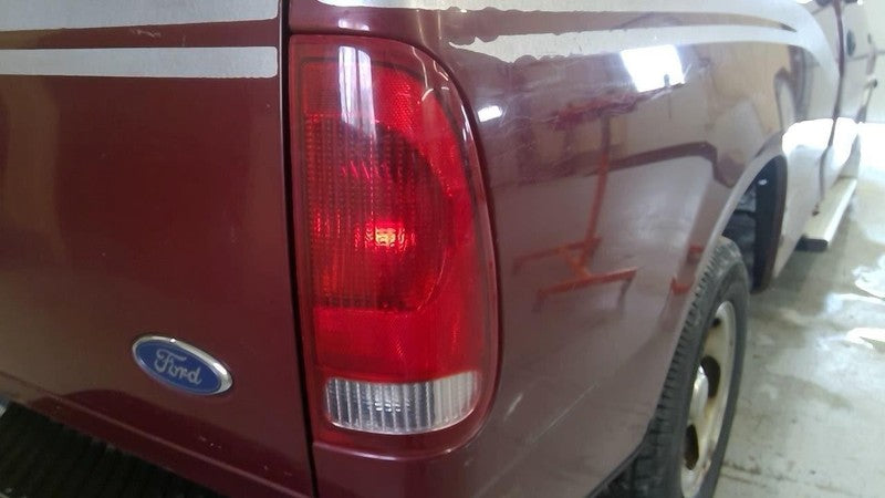 Passenger Tail Light Rectangular Fits 99-07 FORD F250SD PICKUP 1879839