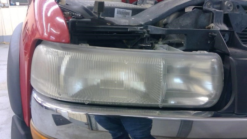 Passenger Right Headlight Fits 00-06 SUBURBAN 1500 2011940