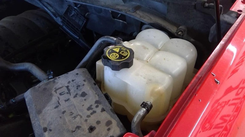 Coolant Reservoir Fits 20-26 SILVERADO 2500 PICKUP 2037277