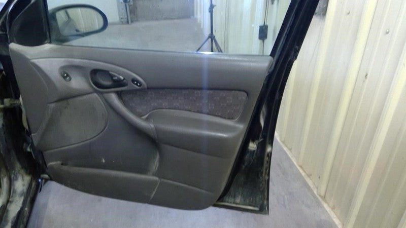 FOCUS 2003 Front Door Trim Panel 2059530