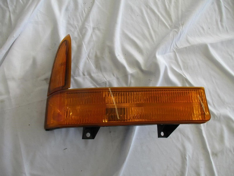 Passenger Corner/Park Light Park Lamp-turn Signal Fits 00-01 EXCURSION