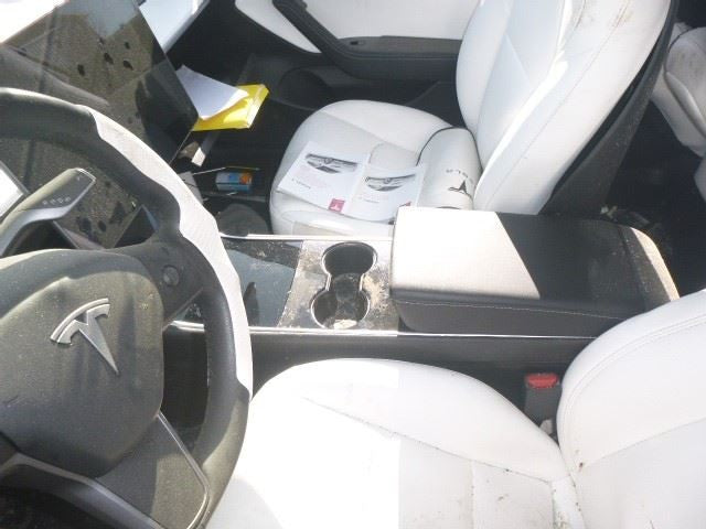 TESLA 3 2020 Console Front 1528314