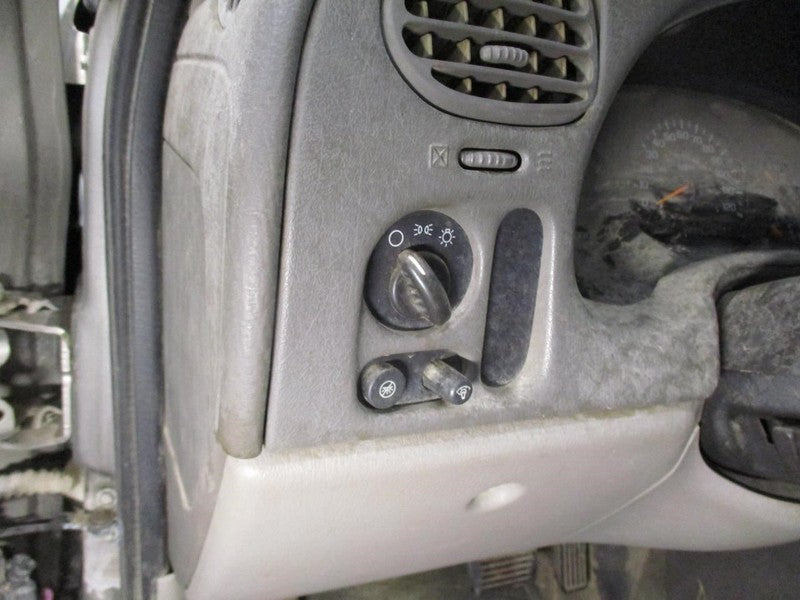 TRAILBLAZ 2002 Dash/Interior/Seat Switch 1872269