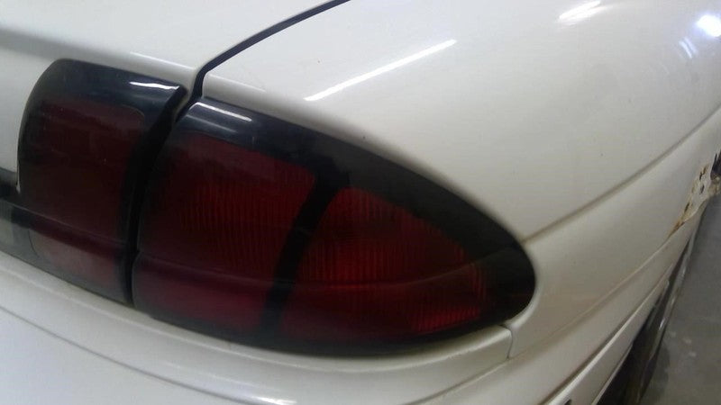 Passenger Tail Light Quarter Panel Mounted Fits 95-01 LUMINA CAR 20008