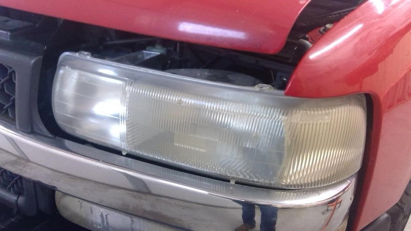 Driver Left Headlight Fits 00-06 SUBURBAN 1500 2011945