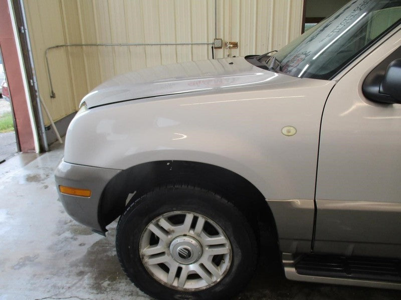 MOUNTNEER 2004 Front Door Trim Panel 2037658