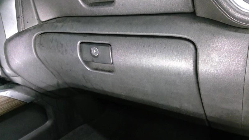 SILVRDO15 2019 Glove Box 1912434