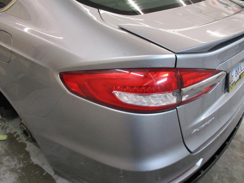 FUSION 2020 Glove Box 1682850