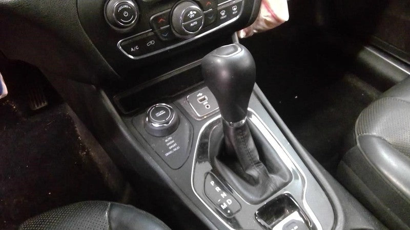 CHEROKEE 2019 Transmission Shift 1910082