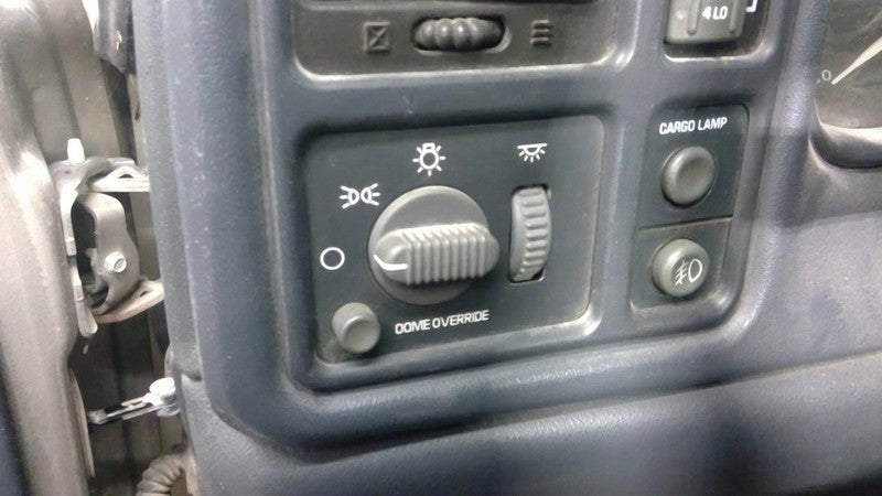 SILVRDO15 2002 Dash/Interior/Seat Switch 1981211