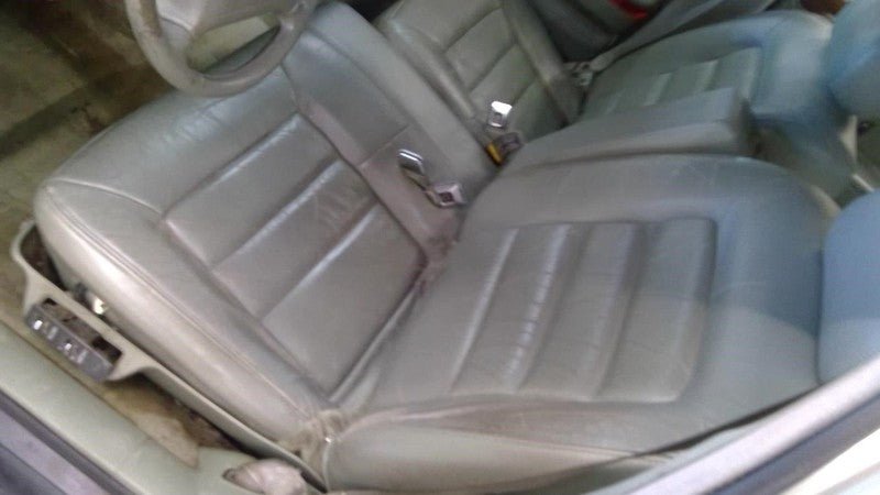 DEVILLE 1996 Front Seat 1907324
