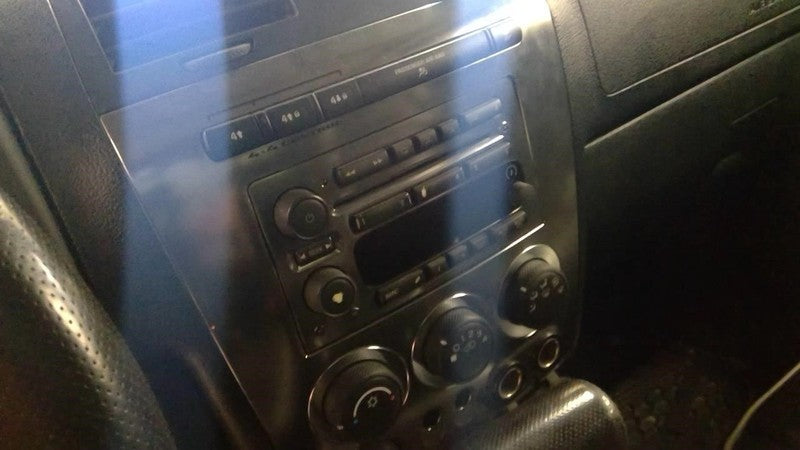 Audio Equipment Radio AM-FM-stereo-6 Disc CD Fits 06-10 HUMMER H3 2028