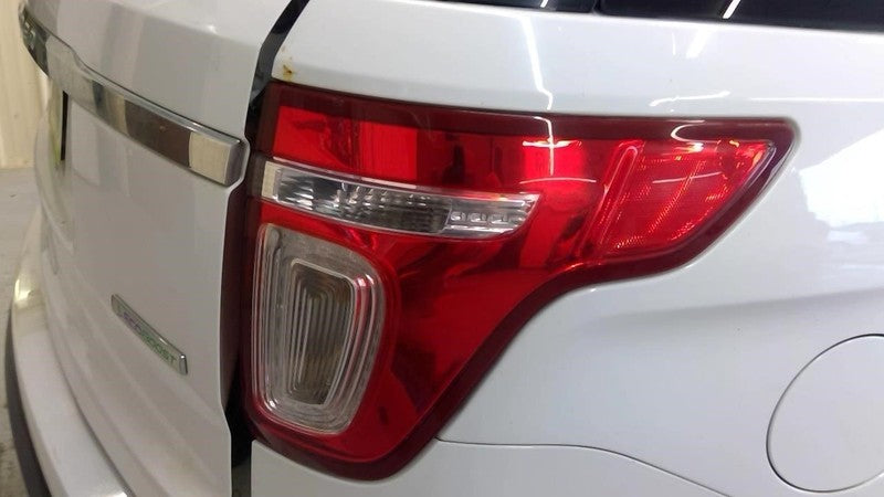 Passenger Tail Light Red Lens Fits 11-15 EXPLORER 2037590