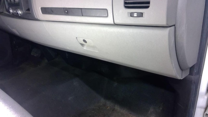 SILVRDO15 2009 Glove Box 1944519