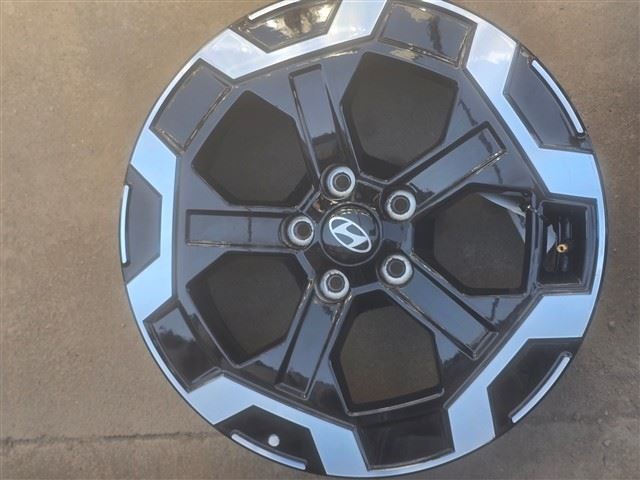 Wheel 18x7-1/2 Alloy Machined And Black Painted Fits 24-25 SANTA FE 18