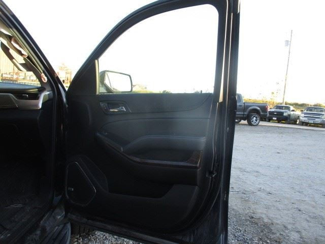 SUBURBN15 2019 Front Door Trim Panel 1617764