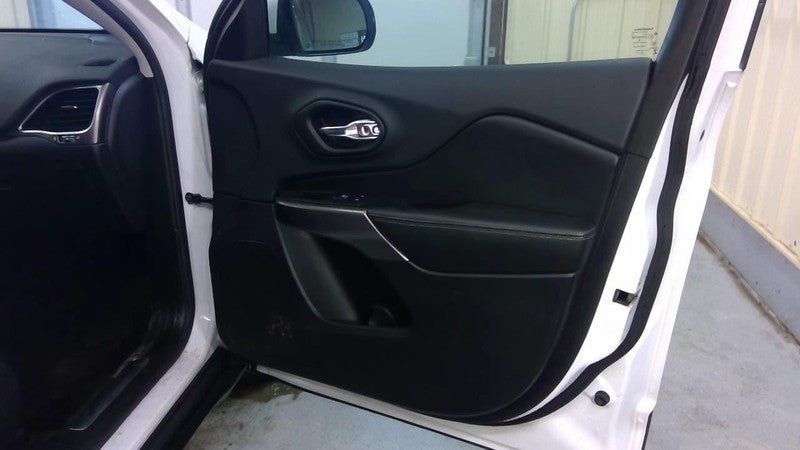 CHEROKEE 2019 Front Door Trim Panel 2045190
