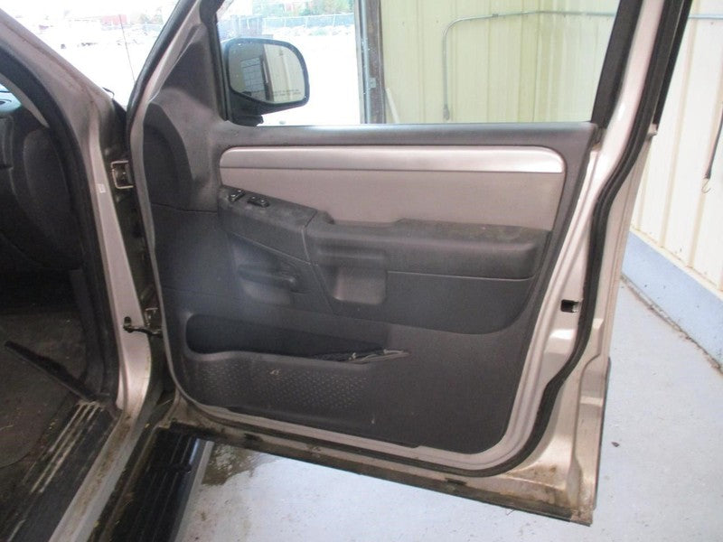 MOUNTNEER 2004 Front Door Trim Panel 2037657