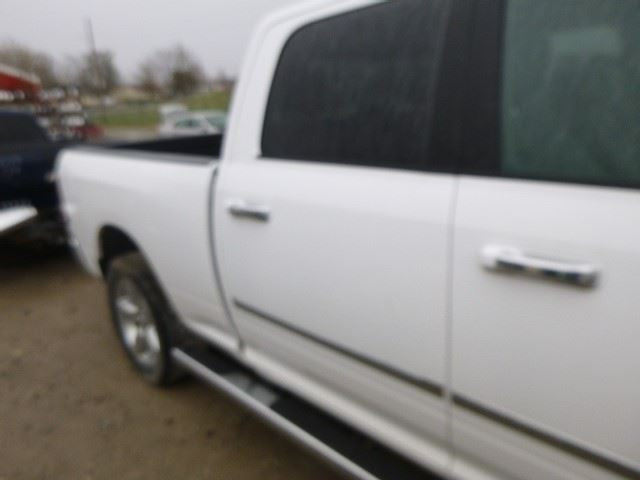 RAM1500 2016 Front Door Trim Panel 1618766