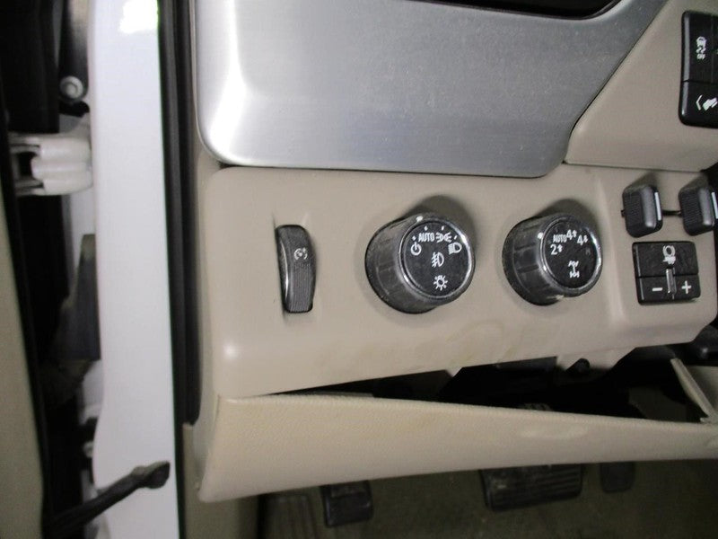 YUKONXL15 2017 Dash/Interior/Seat Switch 1686993