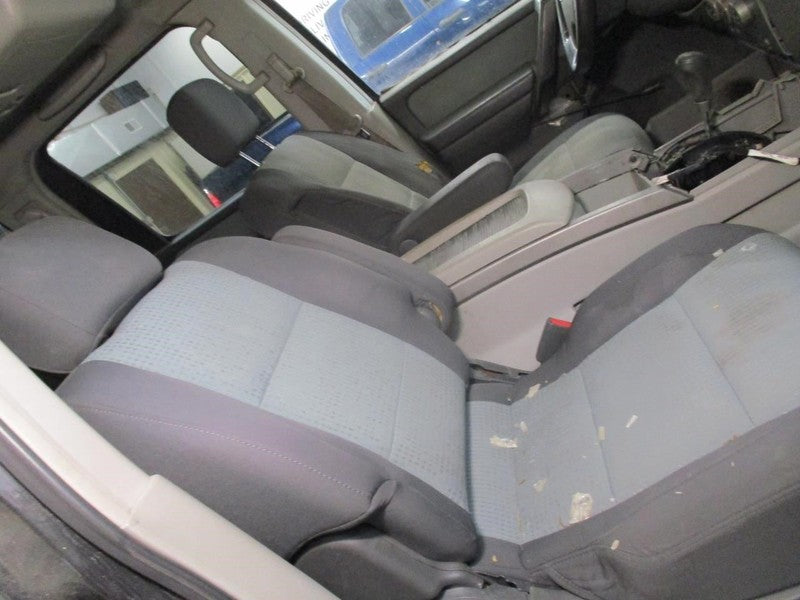 TITAN 2004 Front Seat 2032848