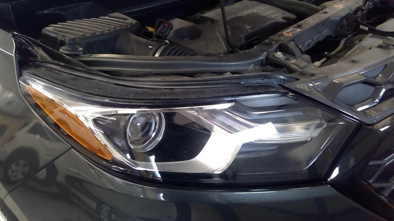 Passenger Right Headlight HID Opt T4F Fits 18-21 EQUINOX 1936669