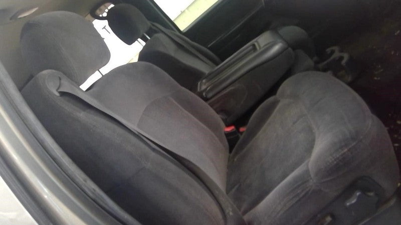 SILVRDO15 2002 Front Seat 1981194
