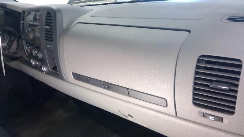 SILVRDO15 2009 Glove Box 1944518