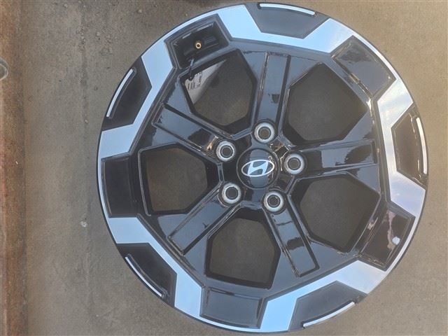 Wheel 18x7-1/2 Alloy Machined And Black Painted Fits 24-25 SANTA FE 18