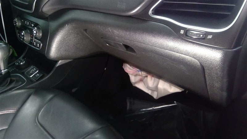 CHEROKEE 2019 Glove Box 1644856