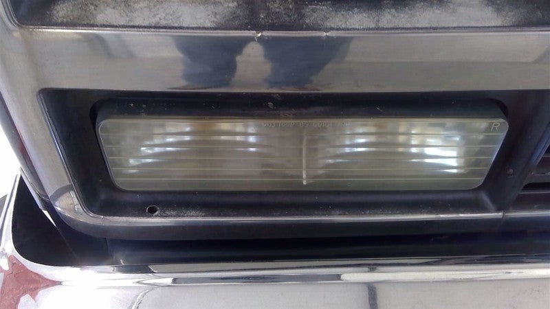 Passenger Corner/Park Light Below Headlamps Fits 92-96 CHEVROLET 30 VA