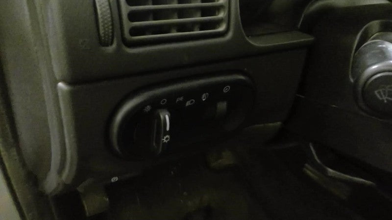 MOUNTNEER 2005 Dash/Interior/Seat Switch 2027435