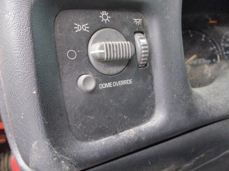 BLAZERS10 2002 Dash/Interior/Seat Switch 2036025