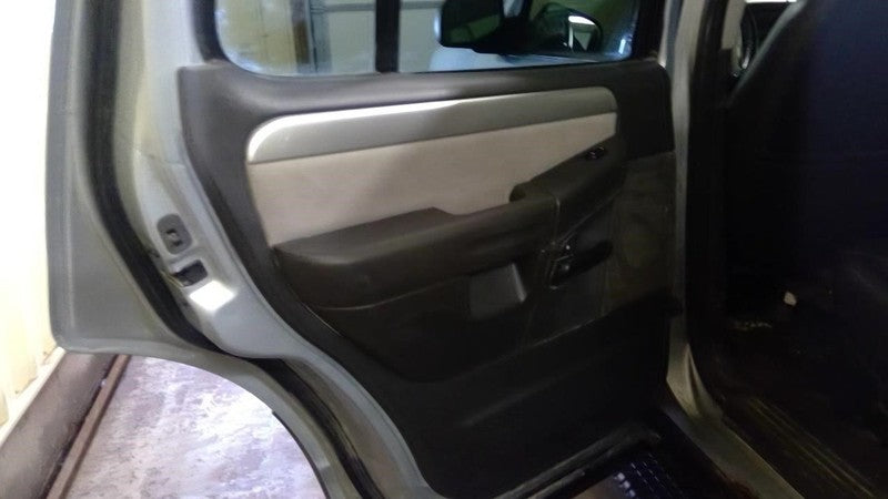 MOUNTNEER 2005 Door Trim Panel Rear 2027423