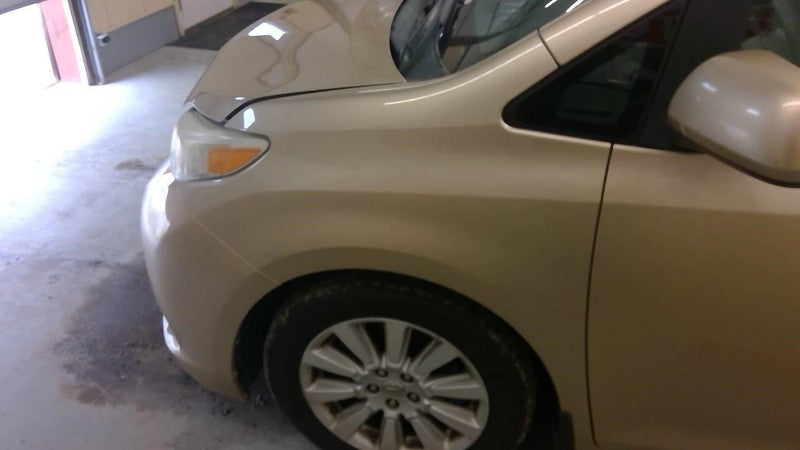 SIENNA    2011 Glove Box 1899396
