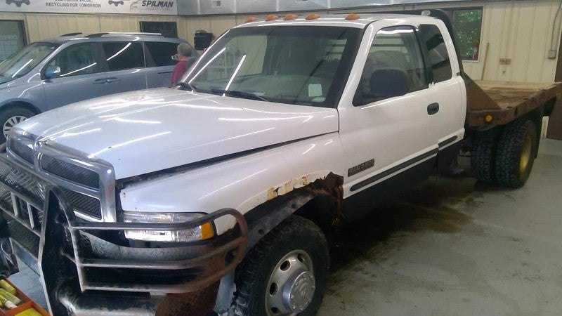RAM3500   2001 Center Cap Wheel 2019413