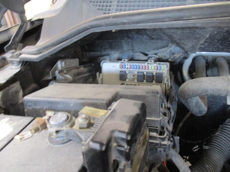 TITAN     2004 Front Seat Track 2032850