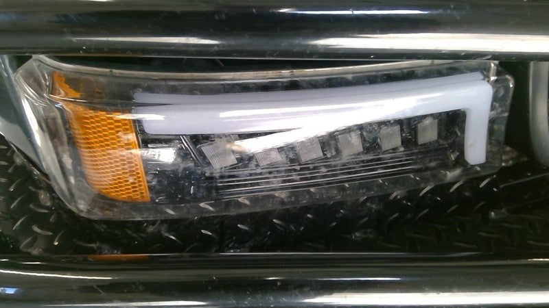 Passenger Corner/Park Light Fits 03-07 SILVERADO 1500 PICKUP 1905068