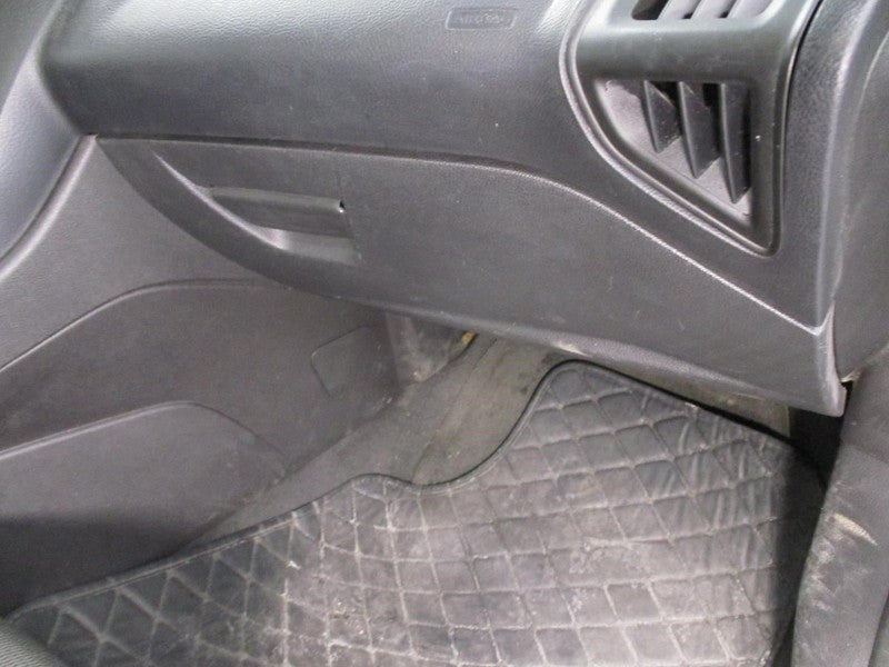 FOCUS     2013 Glove Box 1642026