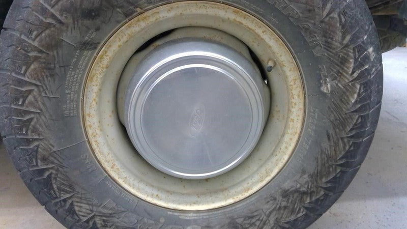 E250      2004 Center Cap Wheel 1906616