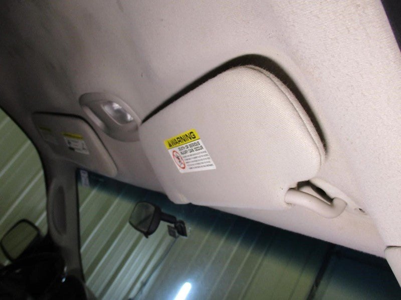 Passenger Sun Visor With Illumination 2 Bulbs Fits 02-03 LIBERTY 19041