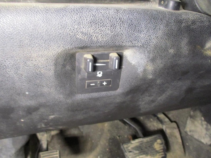 SILVRDO35 2011 Dash/Interior/Seat Switch 1738414