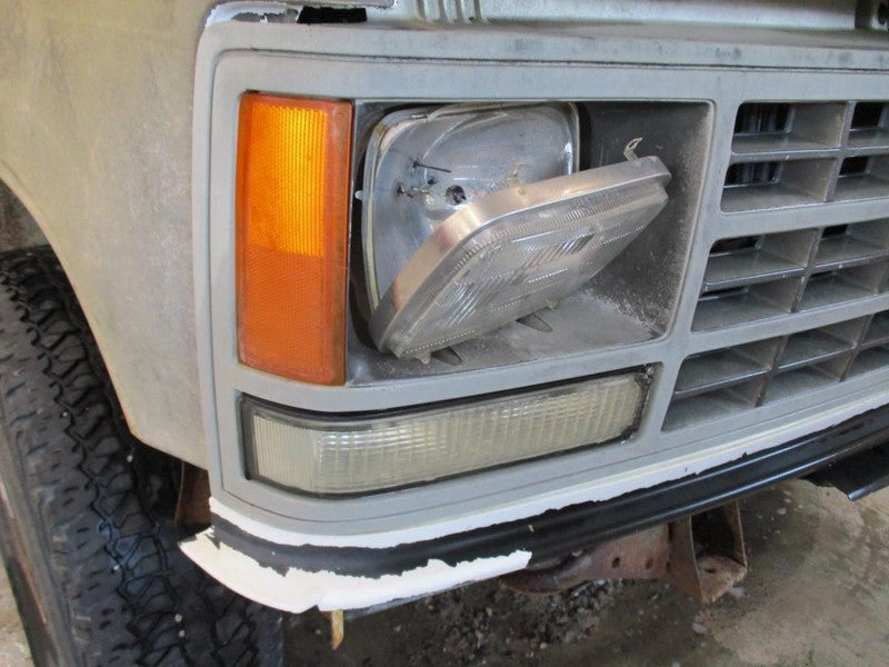 TCHEV2500 1993 Seat Belt Front 1687669